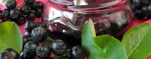 Jam z aróniových a čerešňových listov
