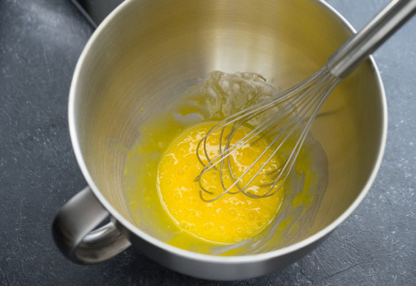 Recept na lahodnú domácu zmrzlinu s karamelom
