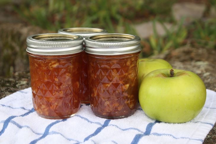 Jam z jabĺk v multivarke na zimu: foto recept na uviaznutie jabĺk