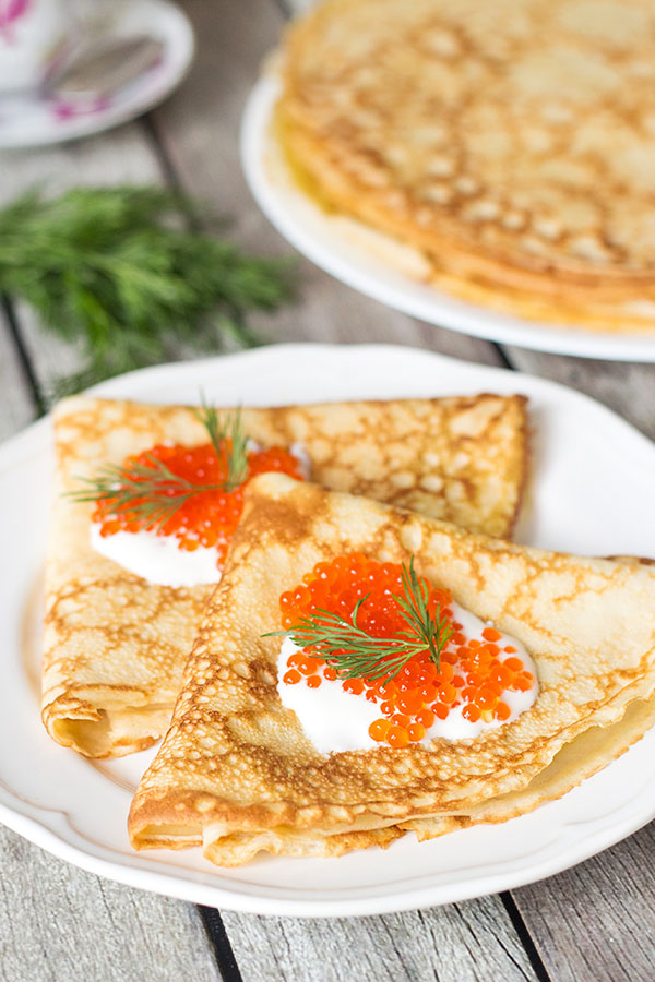 Originálne recepty na palacinky na deň Pancake 2017 krok za krokom s fotografiou: na mlieko, kefír, kvasnice, s náplňou pre každý vkus
