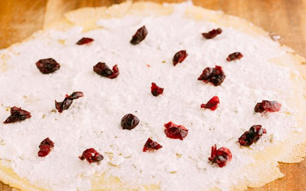 Originálne recepty na palacinky na deň Pancake 2017 krok za krokom s fotografiou: na mlieko, kefír, kvasnice, s náplňou pre každý vkus