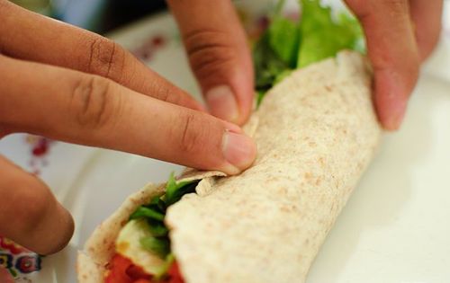 Vkusné a rýchle občerstvenie - lavash roll s rybami