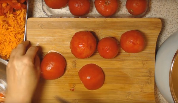 Šalát s ryžou a zeleninou na zimu. Recepty na šalát na zimu s ryžou a paradajkami, cuketou, mrkvou