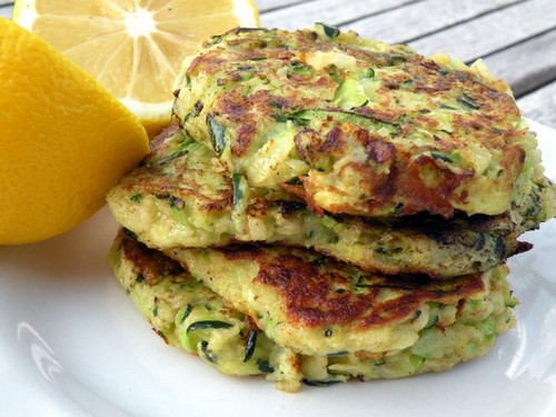 Vegetariánske jedlá na slávnostnom stole